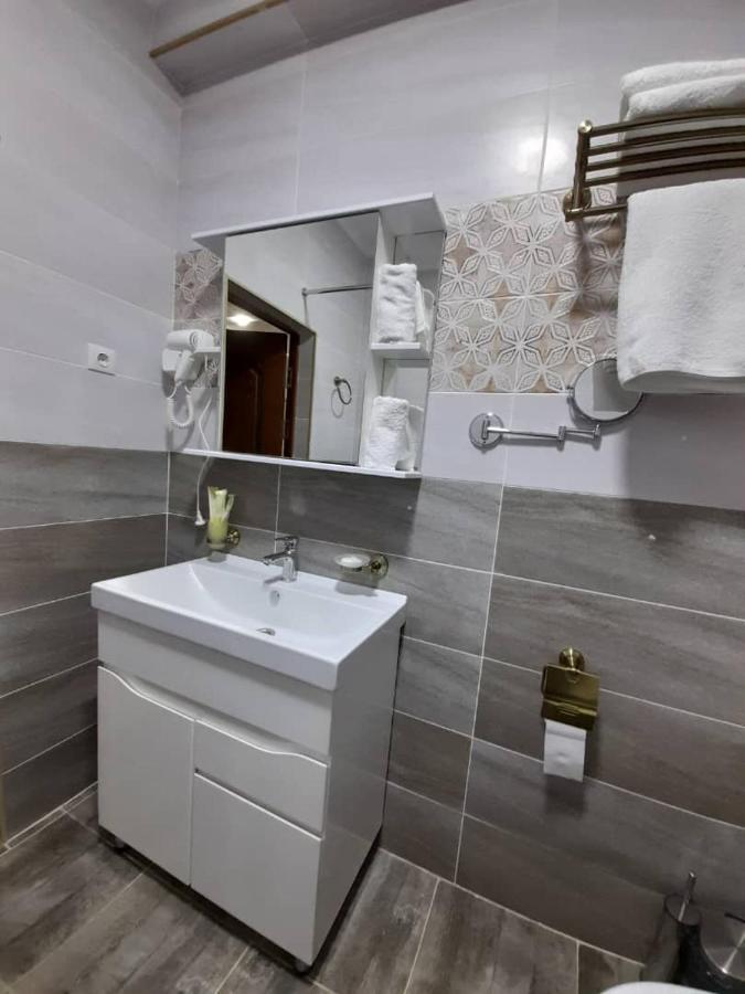 Nomad Hotel Bishkek Halal Ngoại thất bức ảnh
